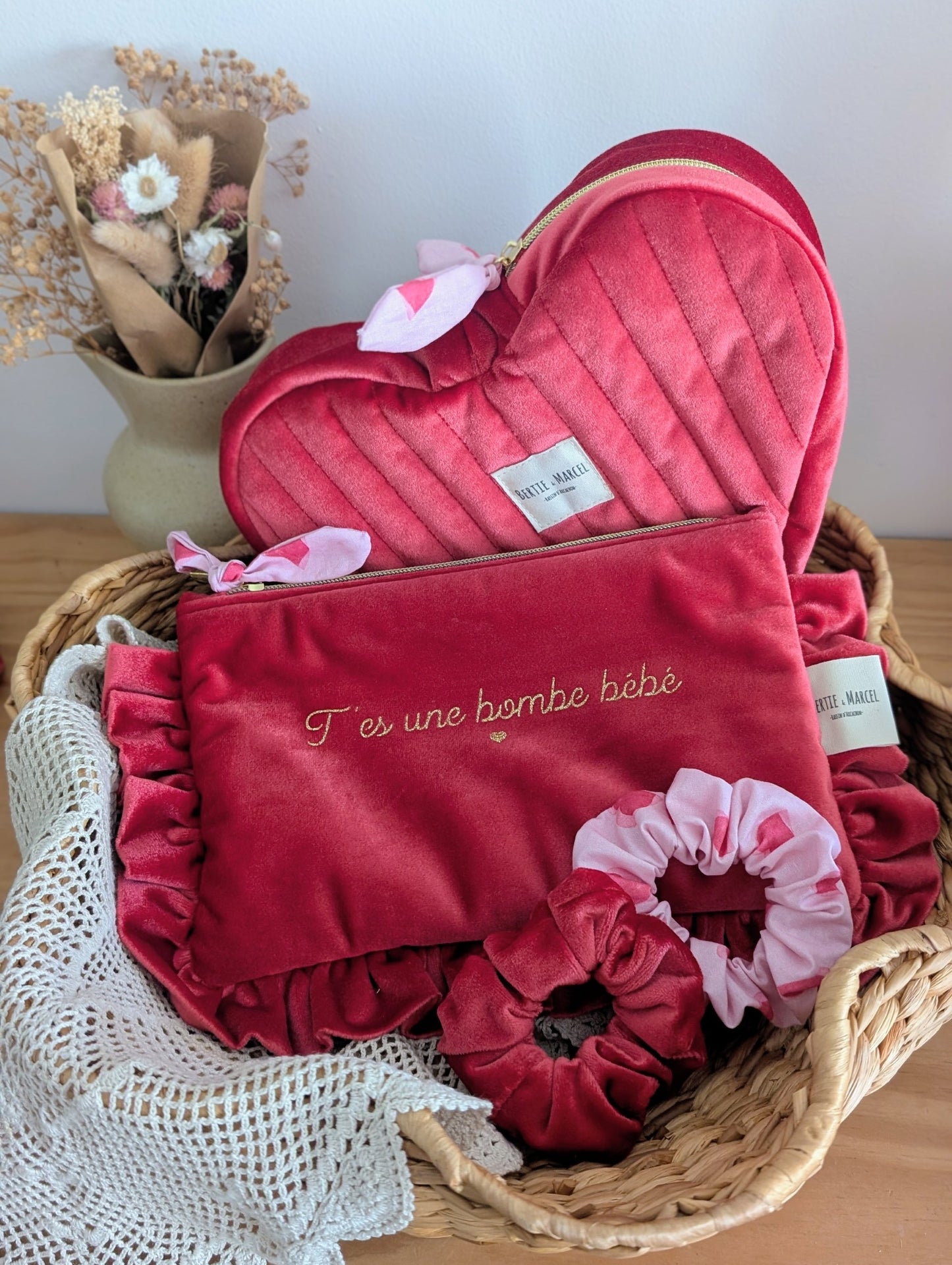 La trousse cœur en velours