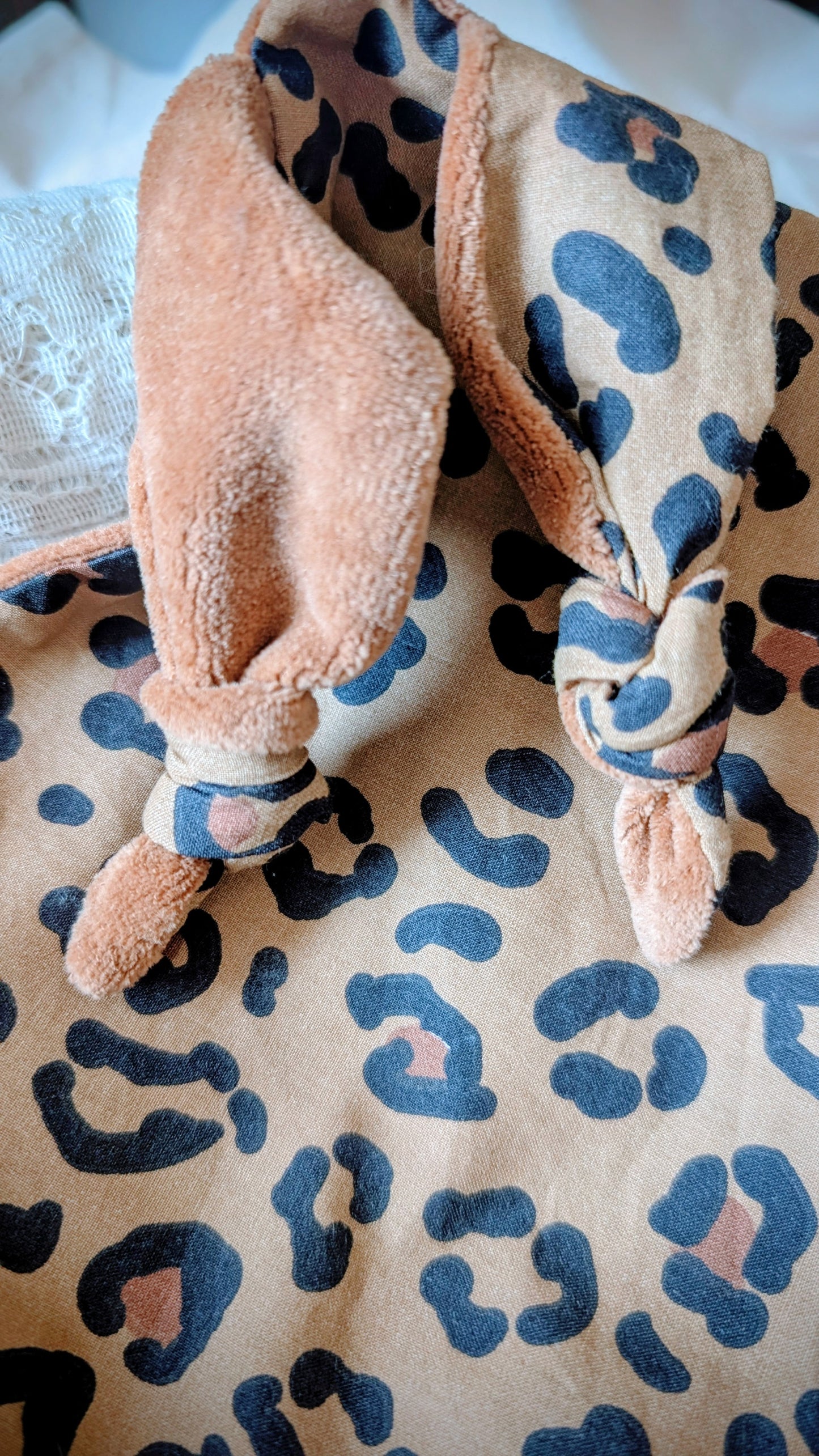 Le doudou sensoriel Léopard