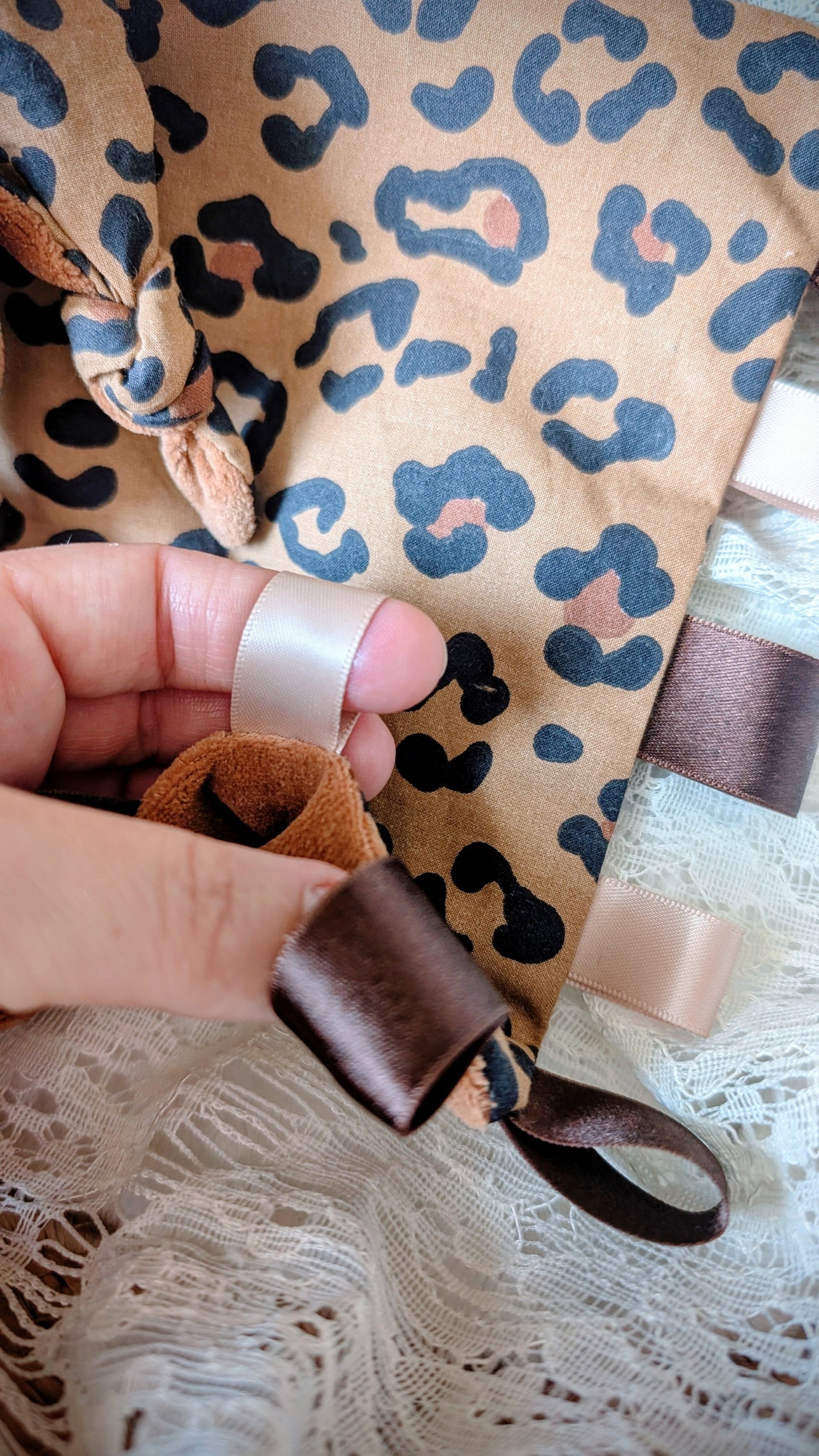 Le doudou sensoriel Léopard