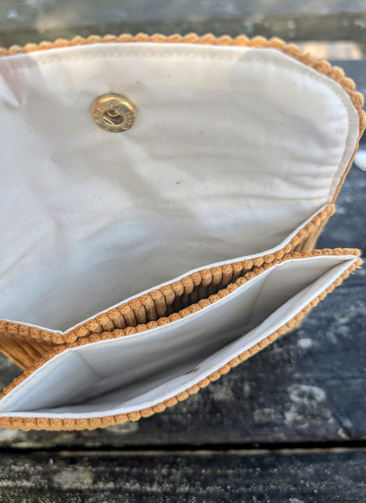 La mini pochette velours Moutarde