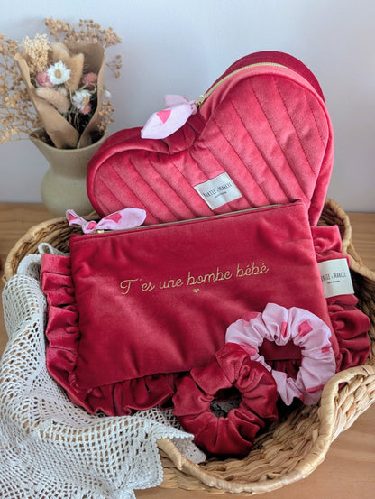La trousse cœur en velours