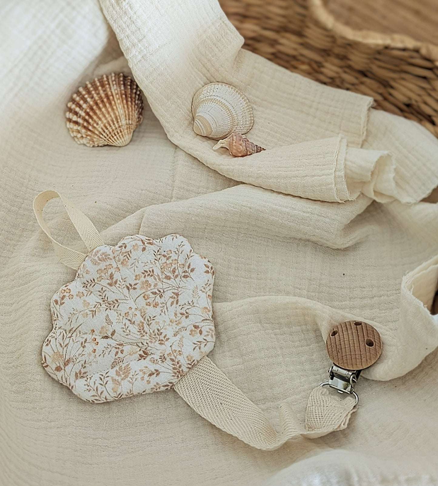 Attache tétine coquillage