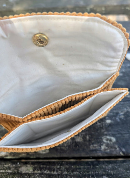 La mini pochette velours Moutarde