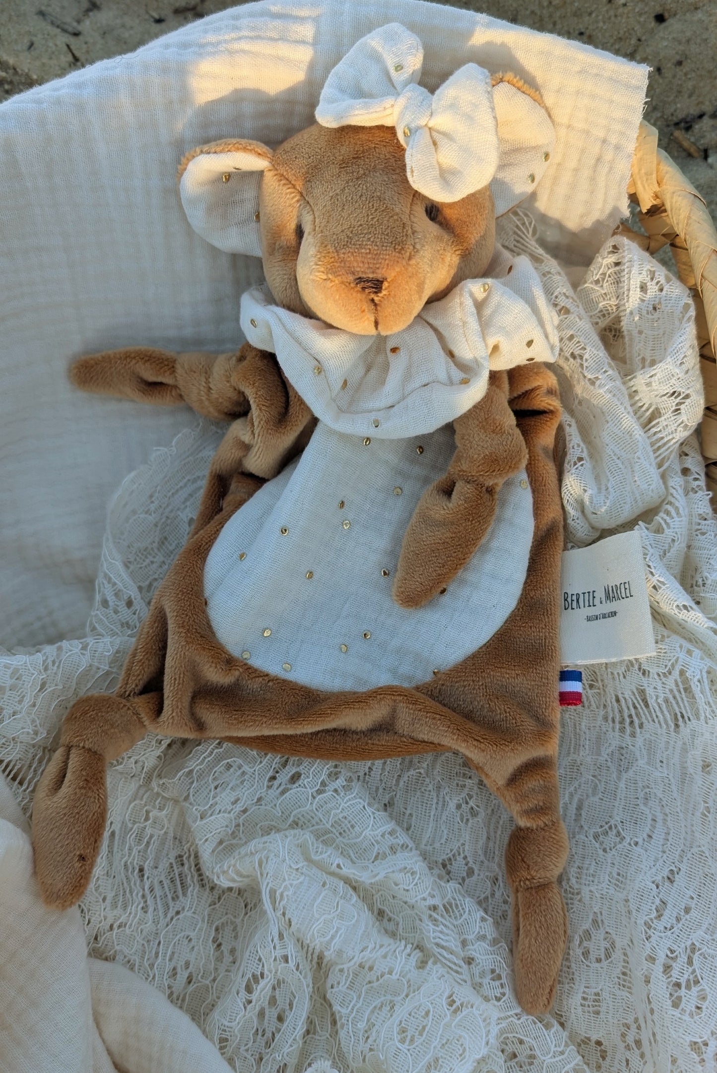 Simone l'oursonne à collerette